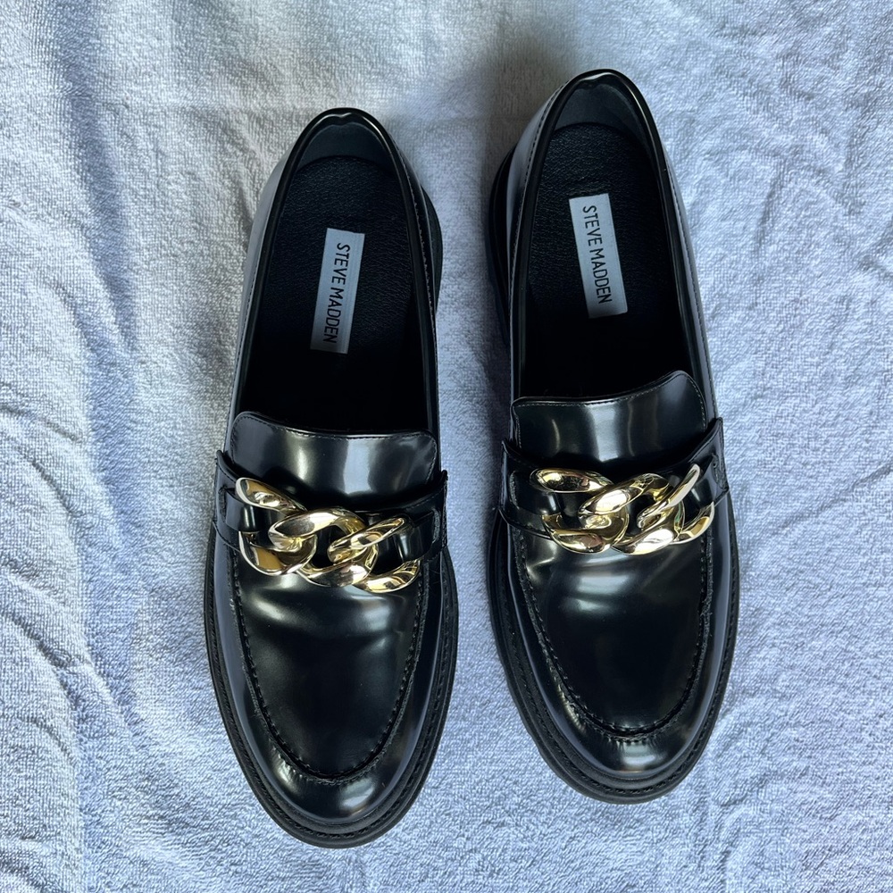 Steve Madden Black Loafers chunky lug sole gold chain
